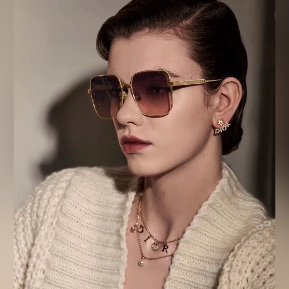 Dior Dio(R) Evolution Gold Crystal Pearl Necklace Worn Once - Picture 4 of 9